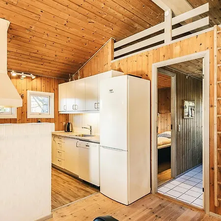 8 Person In Albaek-by Traum