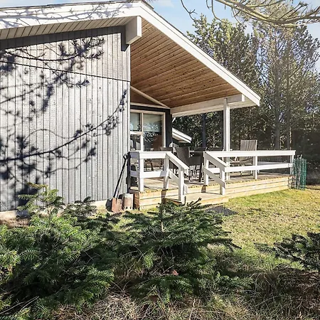 8 Person In Albaek-by Traum