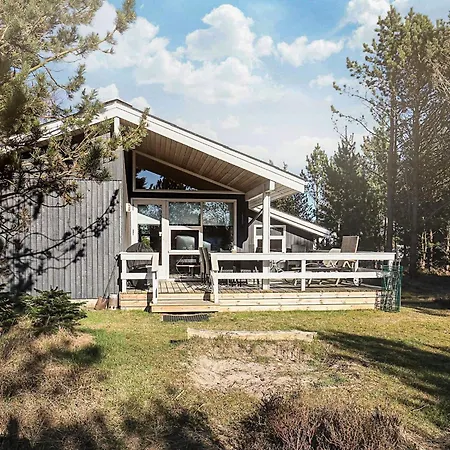 8 Person In Albaek-by Traum